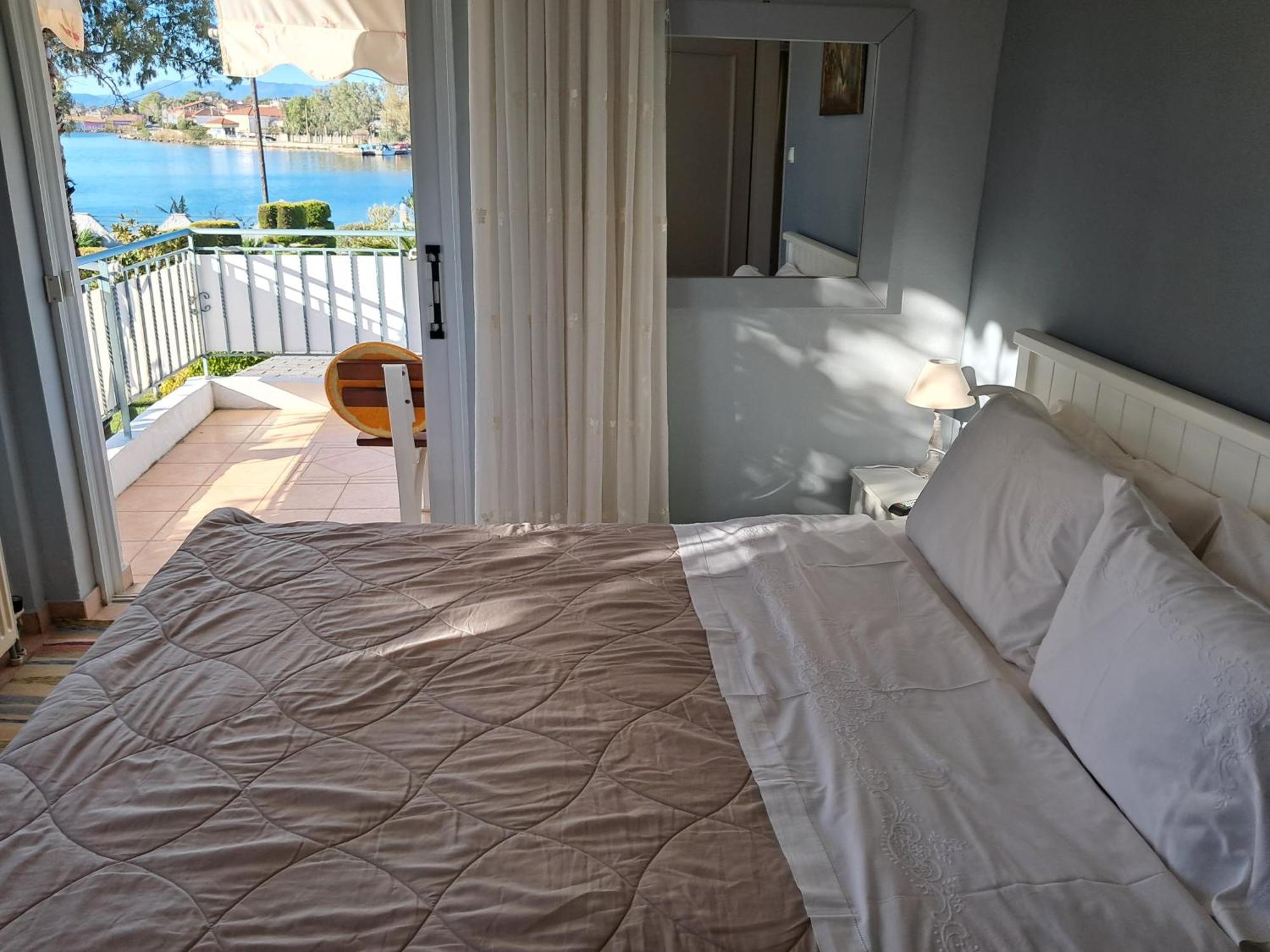 Top Floor On Villa, 3' From Center, By The Sea! Host Is Efi Kwsta Préveza Kültér fotó