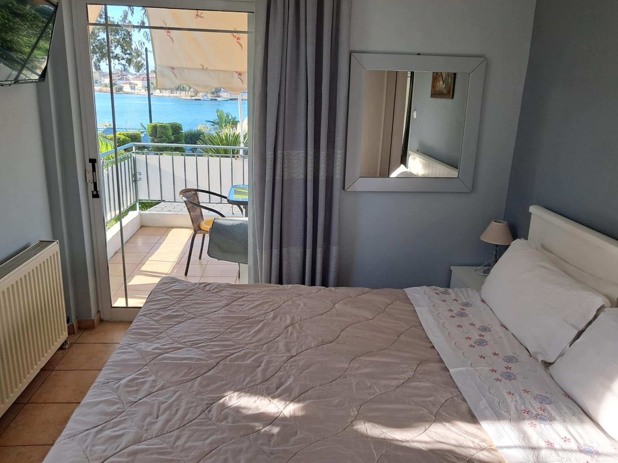 Top Floor On Villa, 3' From Center, By The Sea! Host Is Efi Kwsta Préveza Kültér fotó